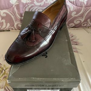johnston & murphy sz 12 mens loafers.